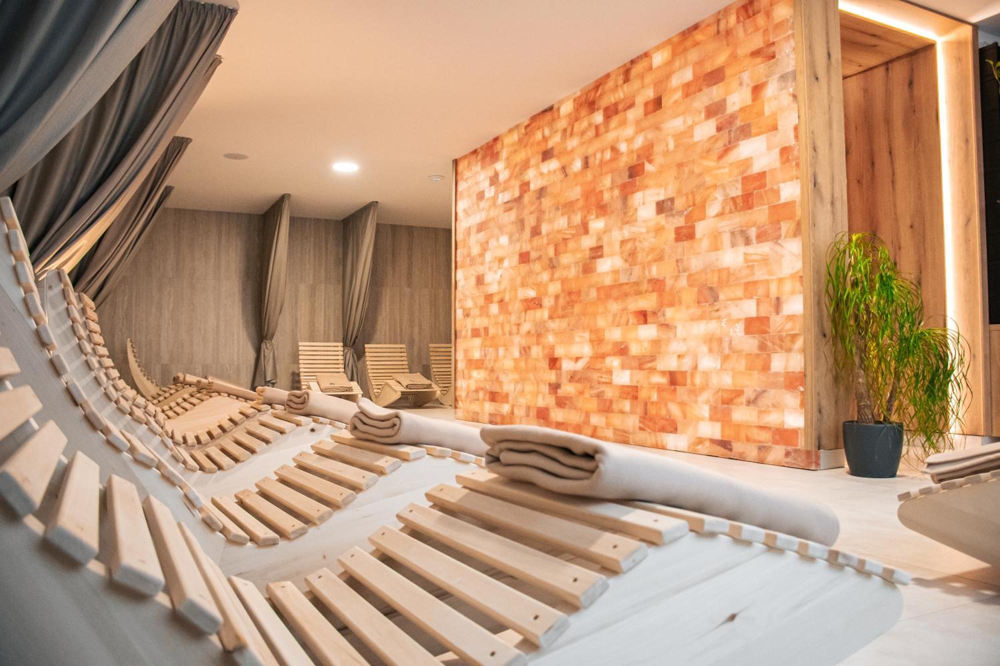 Rm Hotel Wellness & Congress Prievidza Eksteriør billede