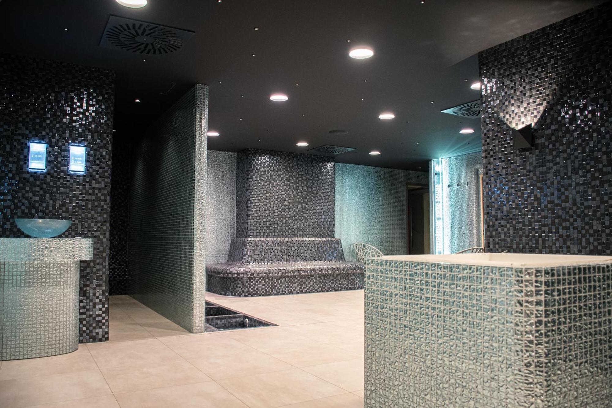 Rm Hotel Wellness & Congress Prievidza Eksteriør billede