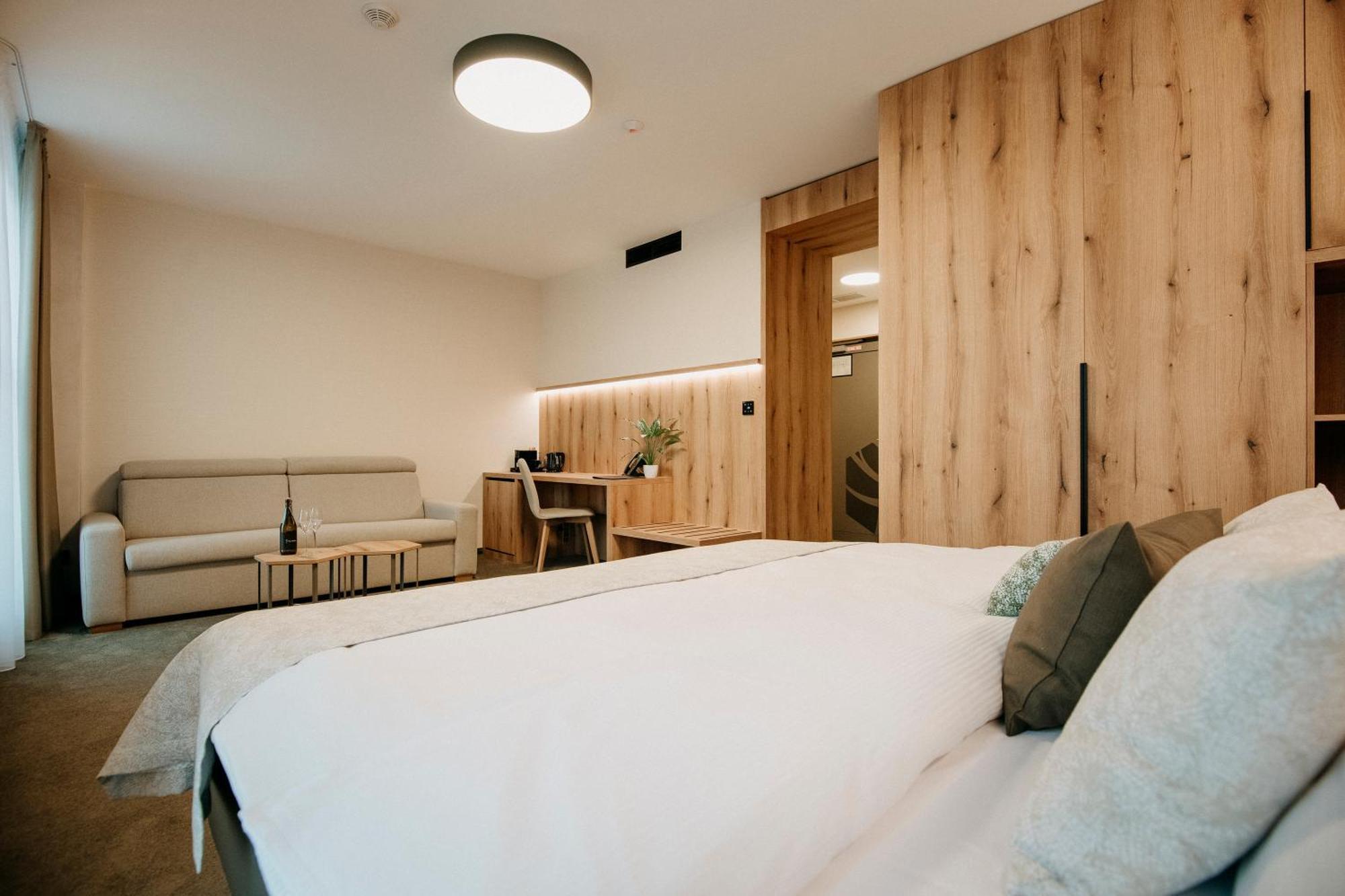 Rm Hotel Wellness & Congress Prievidza Eksteriør billede