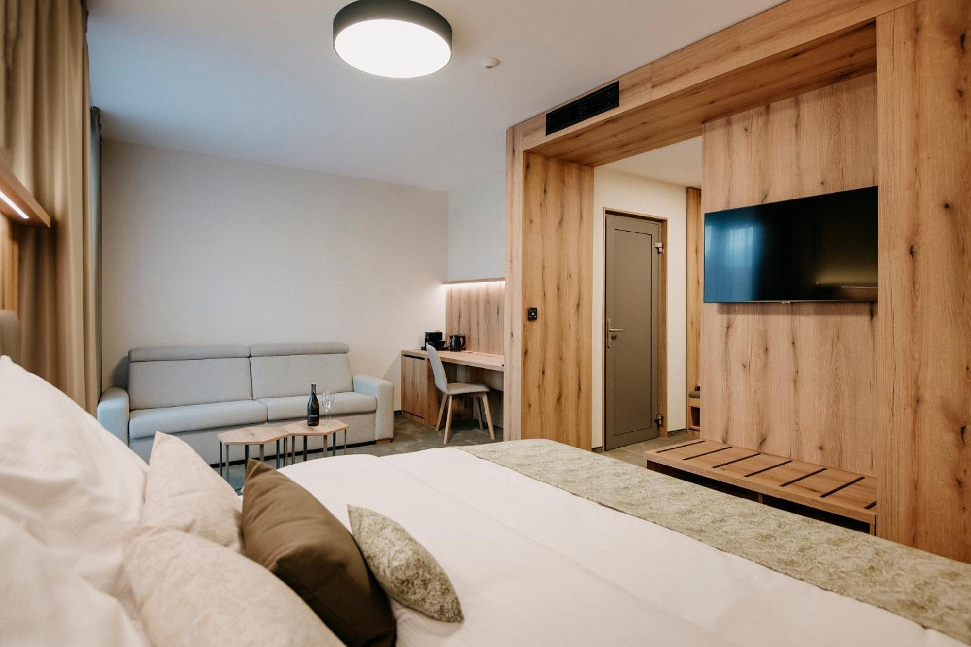 Rm Hotel Wellness & Congress Prievidza Eksteriør billede